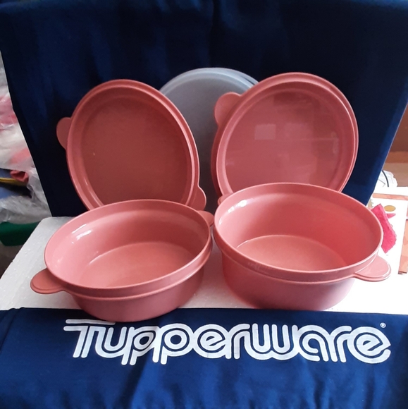 Tupperware Pink Round Container  [ Set of 2 ] NEW - Picture 1 of 12